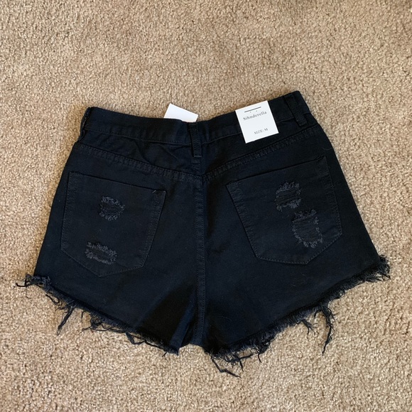 ❌❌SOLD❌❌ Black Shorts - Picture 2 of 2